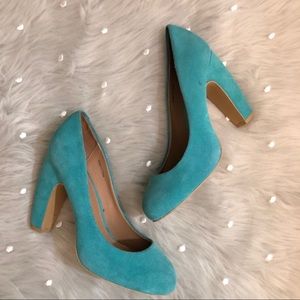 Urban Outfitters Kimichi Gretel Suede Pump